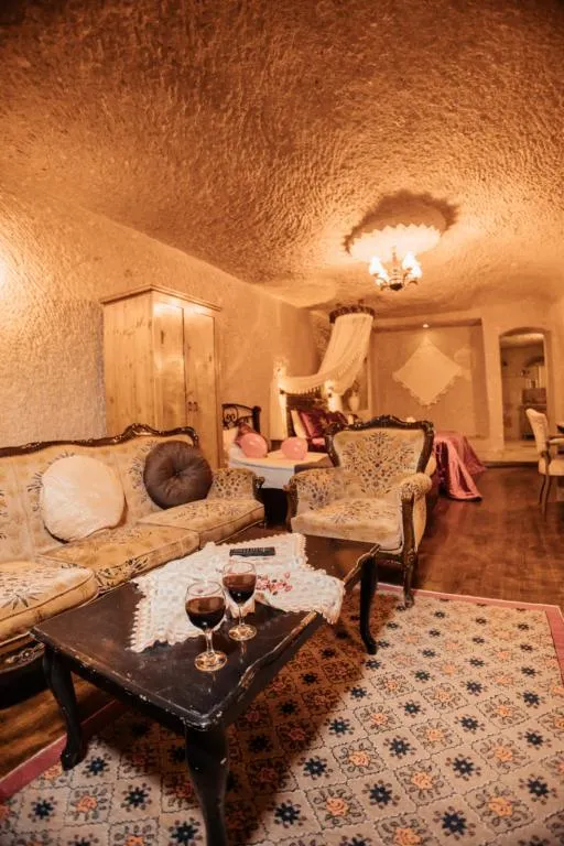JUNIOR MAGARA SUITE