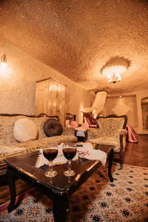 JUNIOR MAGARA SUITE