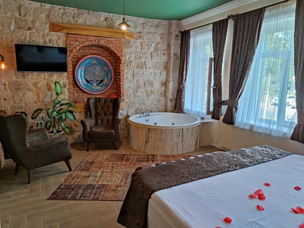 Jakuzili Balayı Odası,Bahçe Manzaralı,Jakuzili