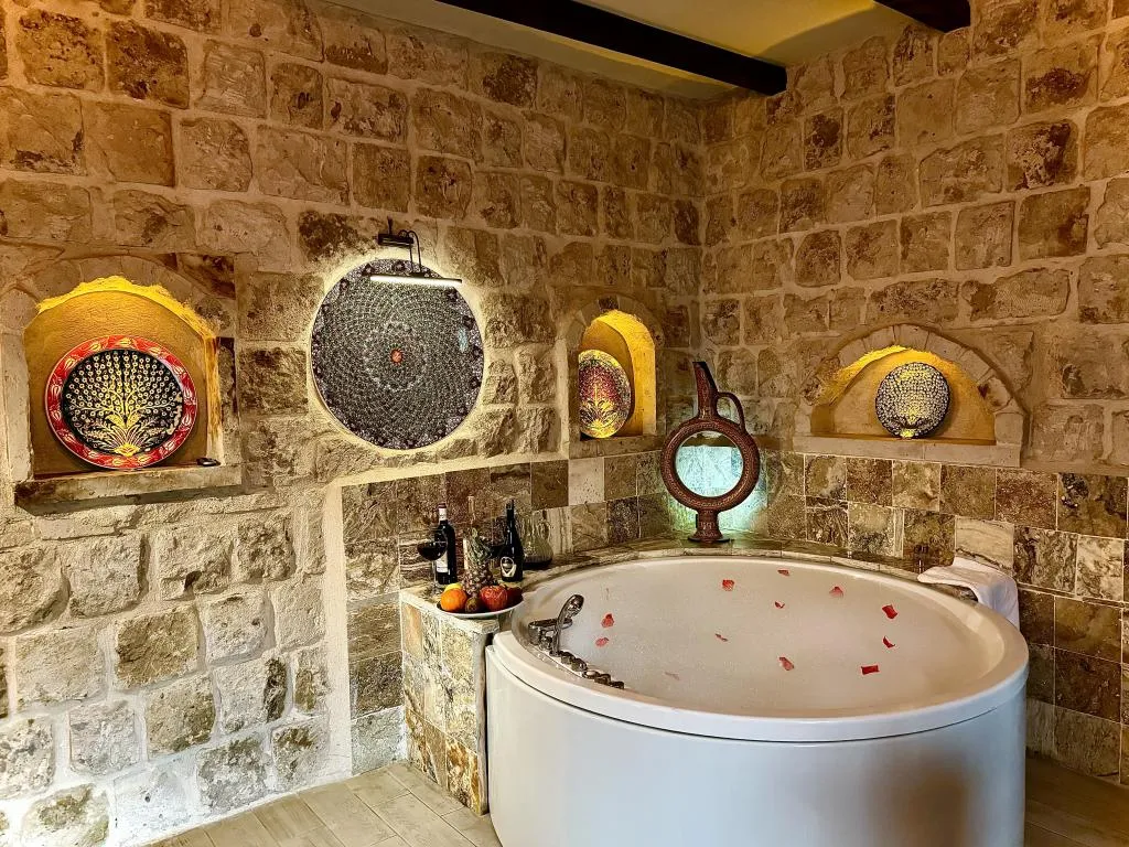 Jakuzili ve Şömineli Suite Oda,Bahçe Manzaralı,Şömineli ve Jakuzili