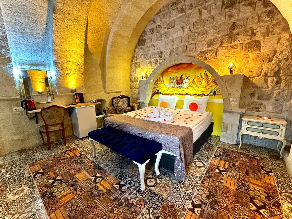 Jakuzili ve Şömineli Suite Oda,Bahçe Manzaralı,Şömineli ve Jakuzili