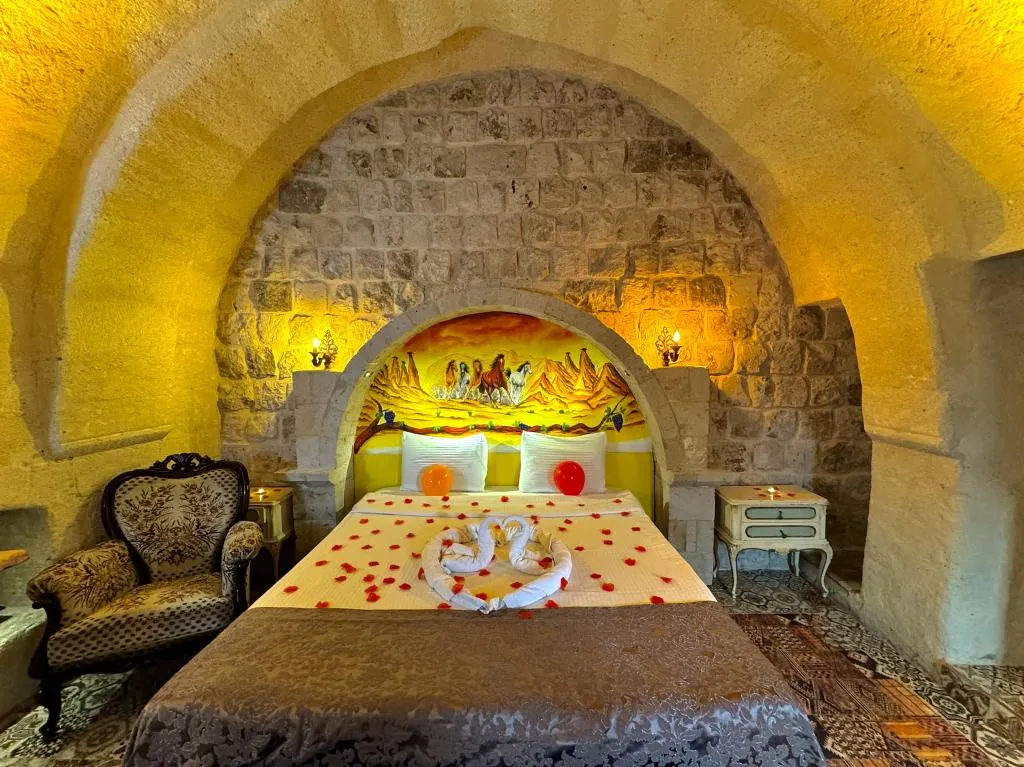 Jakuzili ve Şömineli Suite Oda,Bahçe Manzaralı,Şömineli ve Jakuzili