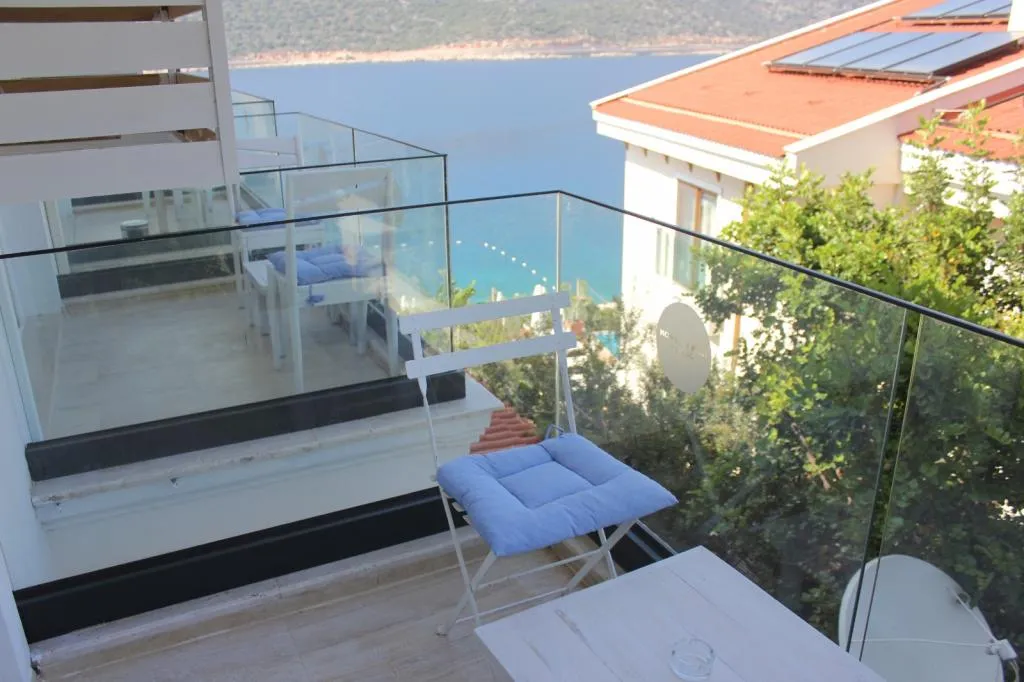 Kısmi Deniz Manzaralı Standart Oda 2 pax