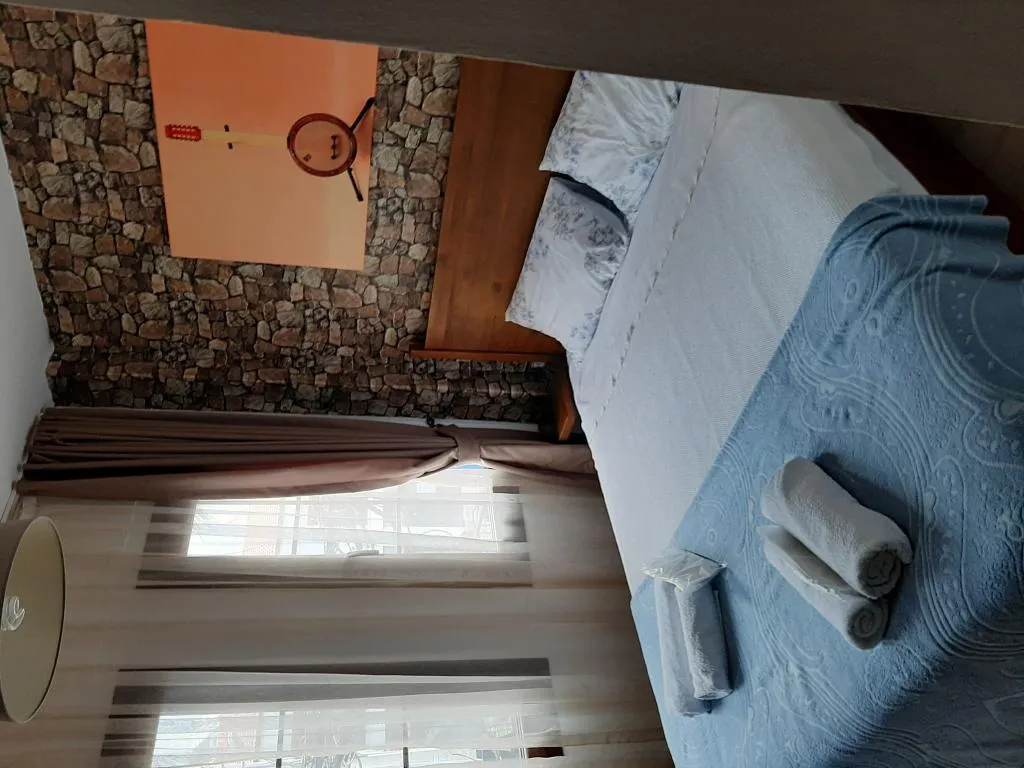 Çift Kişilik,Şehir Manzaralı