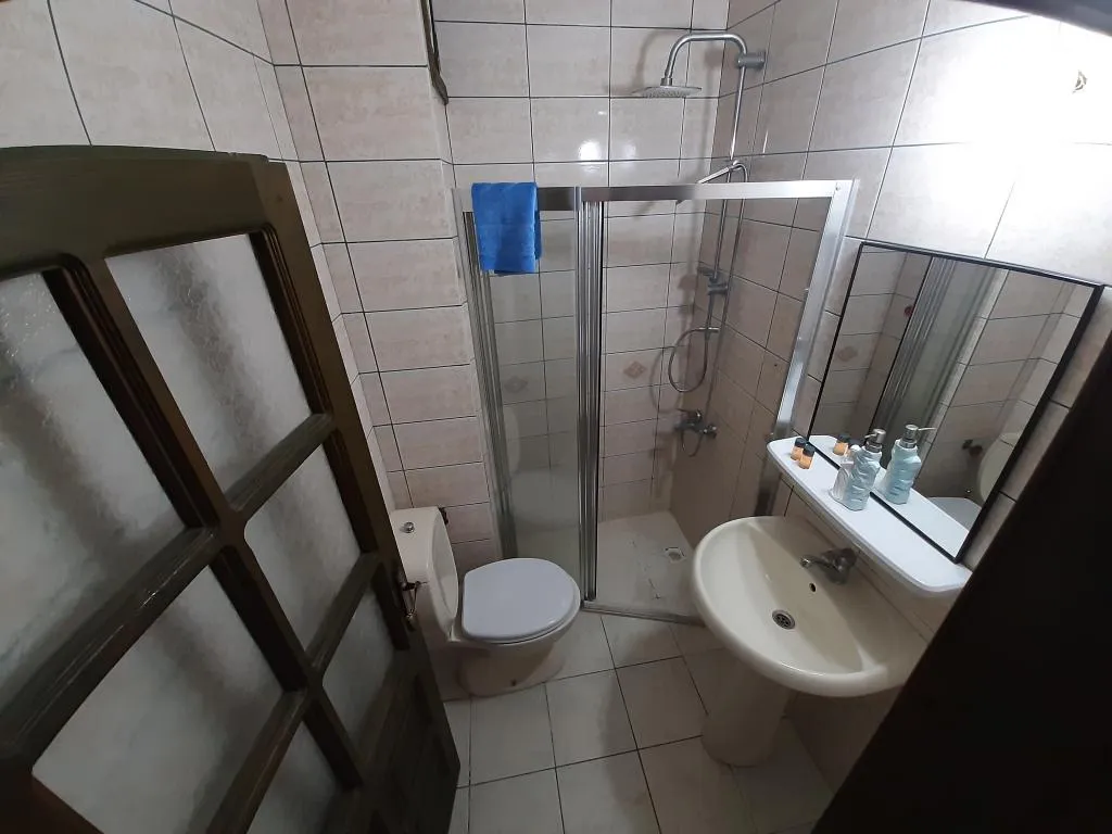 Çift Kişilik,Şehir Manzaralı