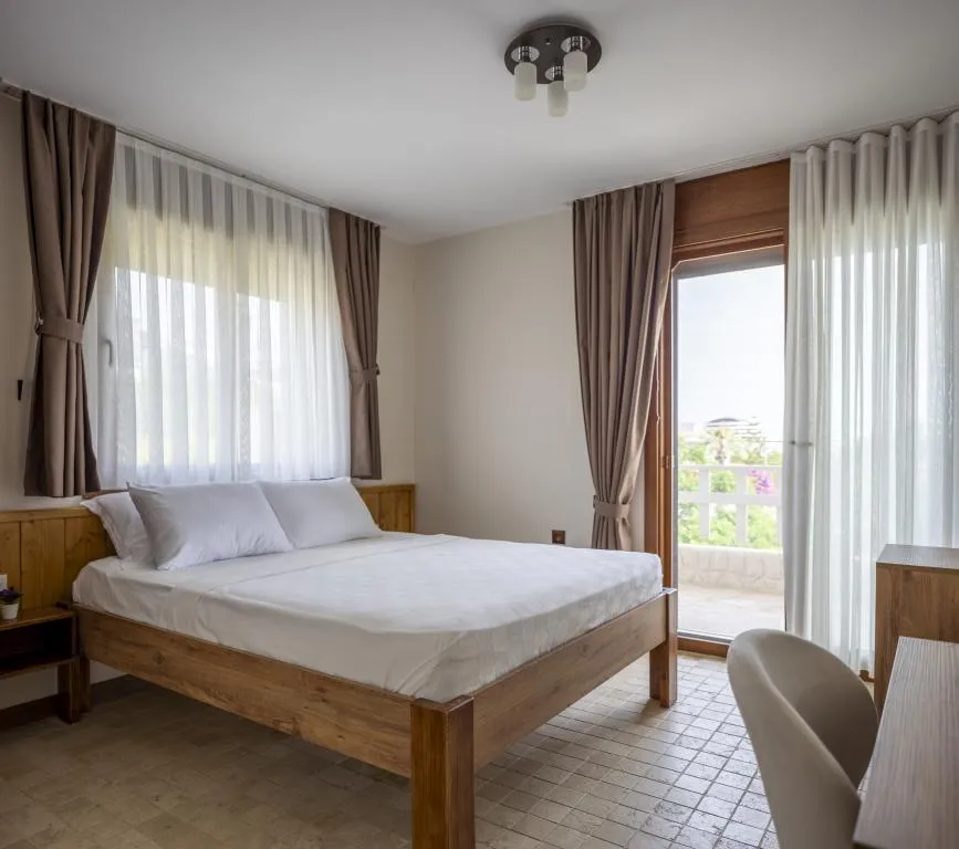 Standart Oda,Deniz veya Havuz Manzaralı,Ortak Havuzlu