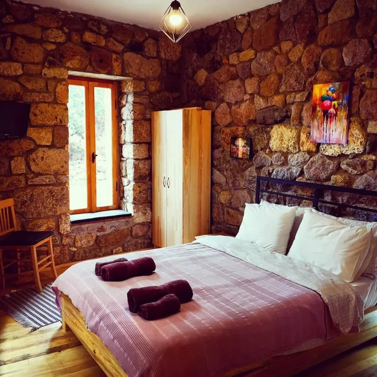 Çift Kişilik,Avlu Manzaralı
