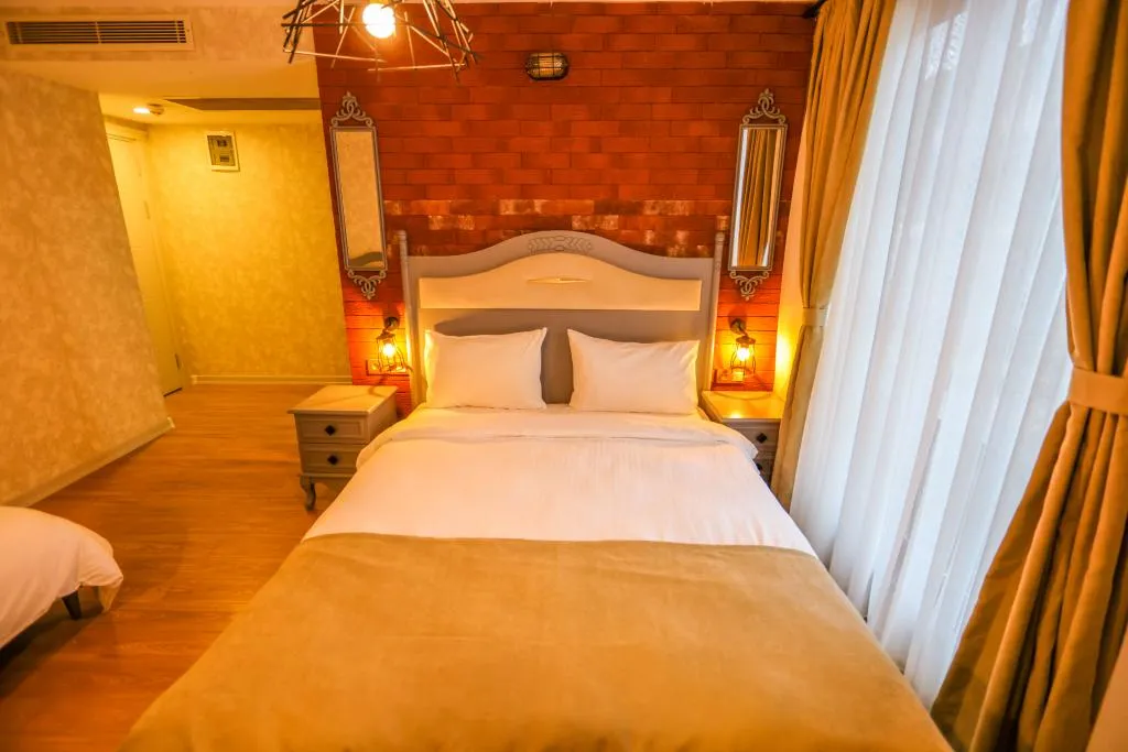 Triple,Şehir Manzaralı,Balkonsuz