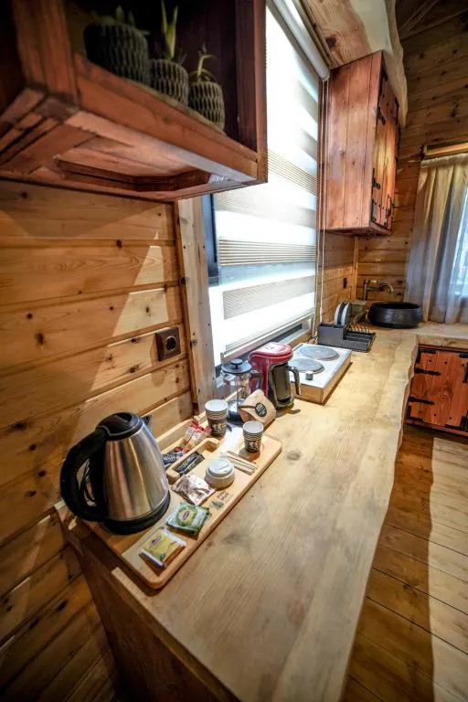 Kitchen Suit Room