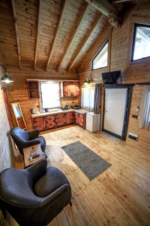 Kitchen Suit Room