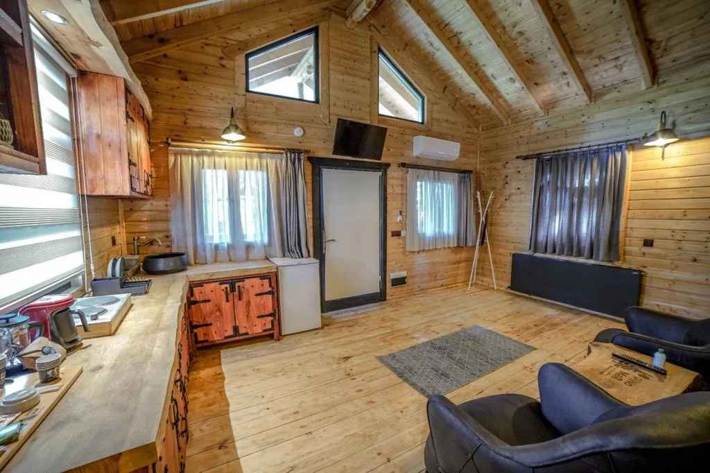 Kitchen Suit Room