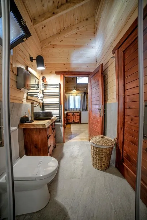 Kitchen Suit Room
