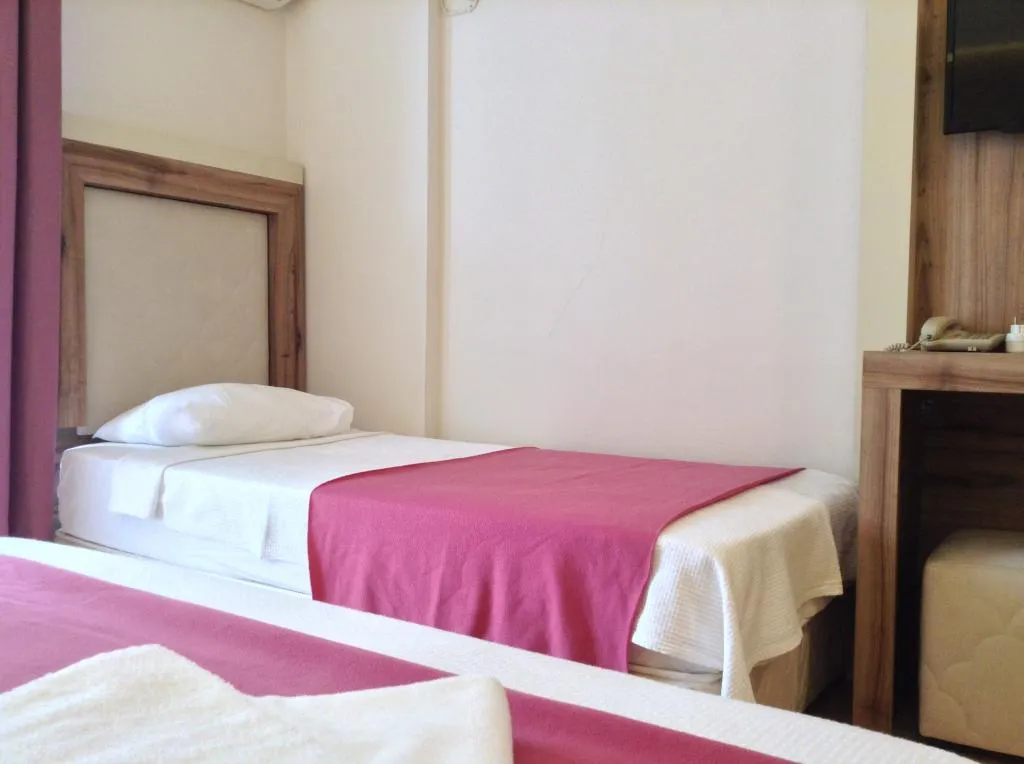 Standart Üç Kişilik Oda,Kısmi Deniz Manzaralı