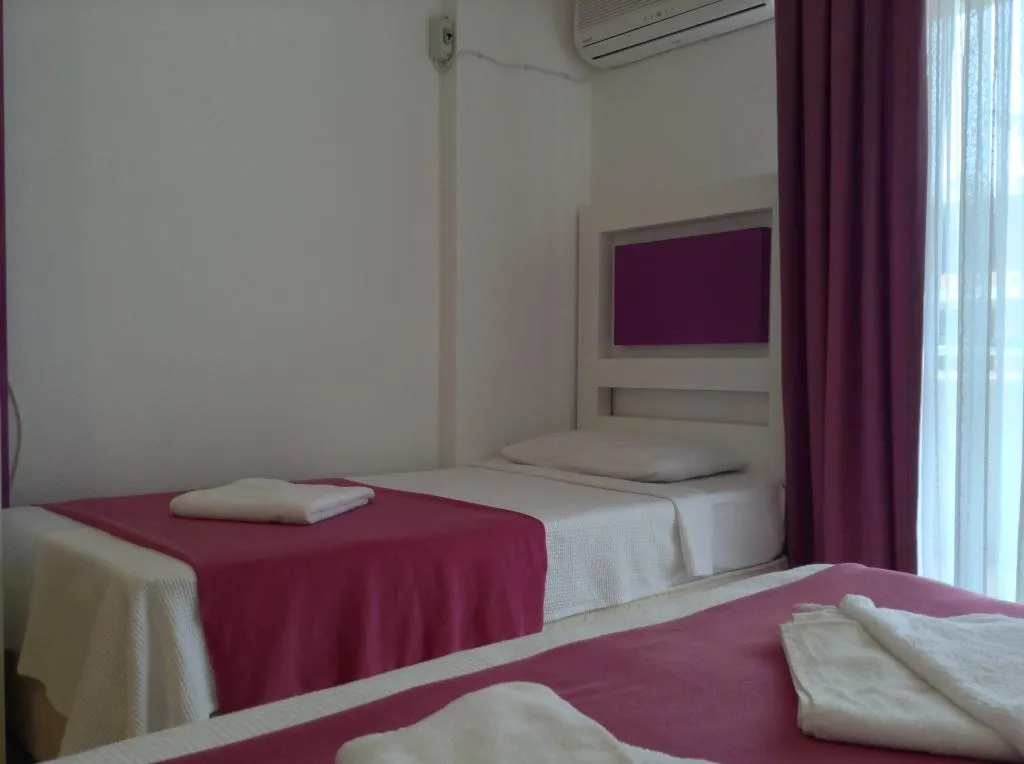 Standart Üç Kişilik Oda,Kısmi Deniz Manzaralı