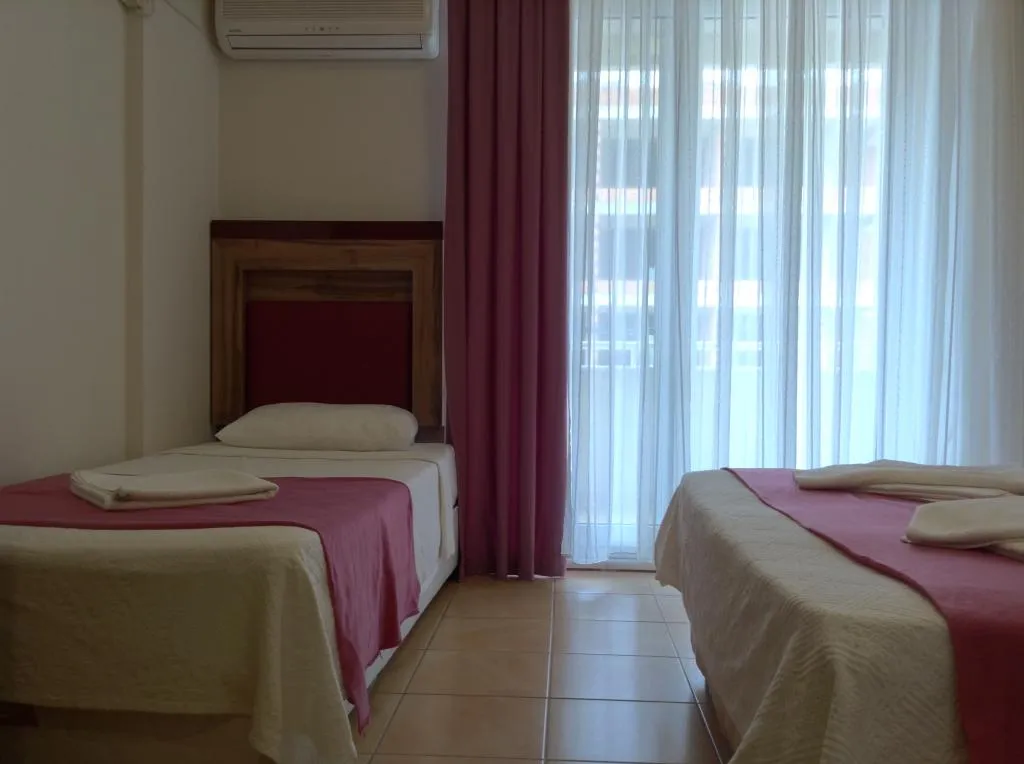 Standart Üç Kişilik Oda,Kısmi Deniz Manzaralı