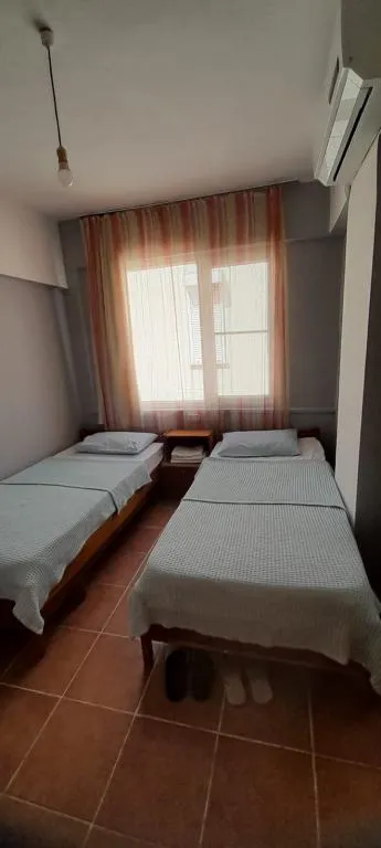 EKONOMİK İKİ AYRI YATAKLI PANSİYON ODASI (ORTAK BANYOLU)