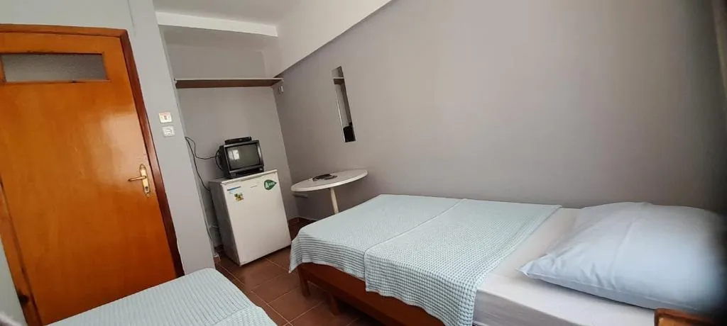 EKONOMİK İKİ AYRI YATAKLI PANSİYON ODASI (ORTAK BANYOLU)
