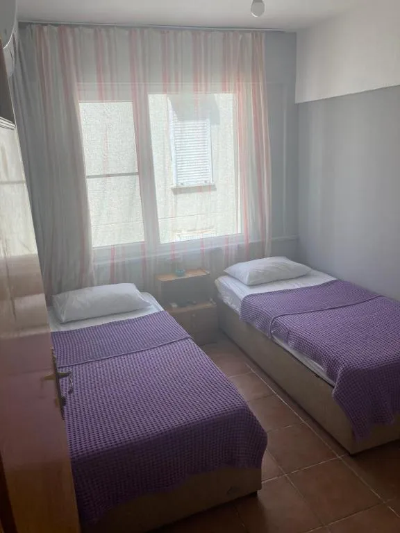 EKONOMİK İKİ AYRI YATAKLI PANSİYON ODASI (ORTAK BANYOLU)