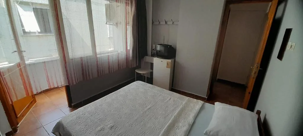 EKONOMİK PANSİYON ODASI (ORTAK BANYOLU)