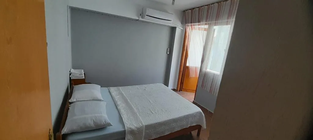 EKONOMİK PANSİYON ODASI (ORTAK BANYOLU)