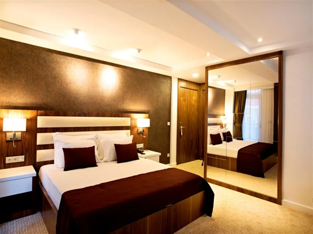 BUSINESS ROOM