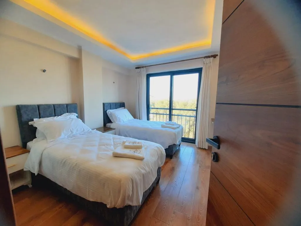 Twin,Deniz ve Dağ Manzaralı,Fransız Balkonlu