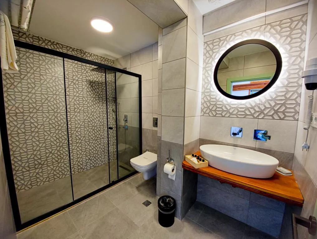 Deluxe Çift Kişilik Oda,Deniz ve Dağ Manzaralı,Fransız Balkonlu