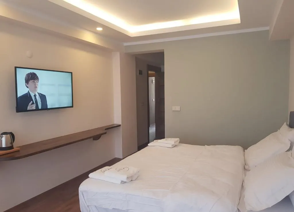 Deluxe Çift Kişilik Oda,Deniz ve Dağ Manzaralı,Fransız Balkonlu