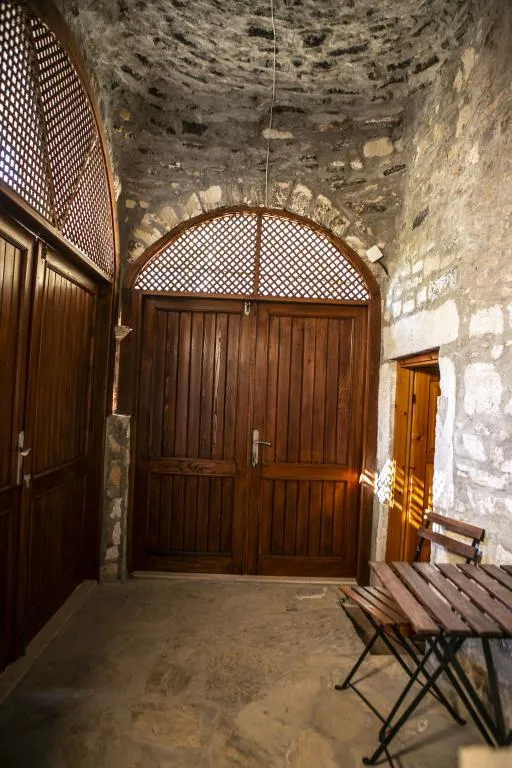 Taş Ev,Bahçe Manzaralı