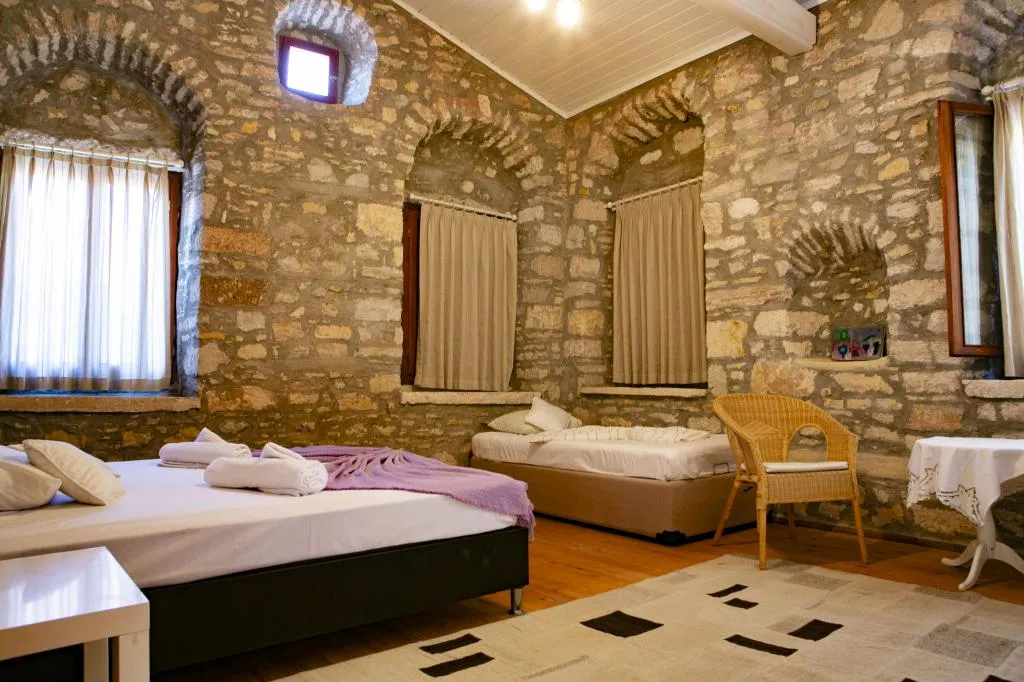 Taş Ev,Bahçe Manzaralı,Teraslı