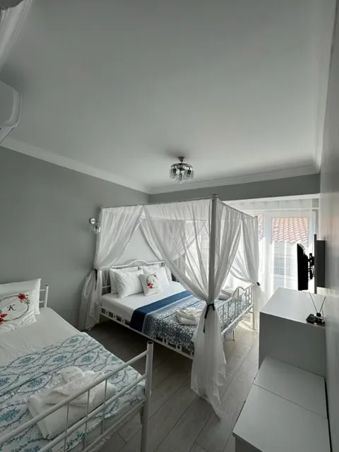3 kişilik balkonlu lüx oda 