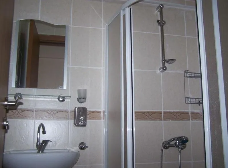 Çift Kişilik,Şehir Manzaralı
