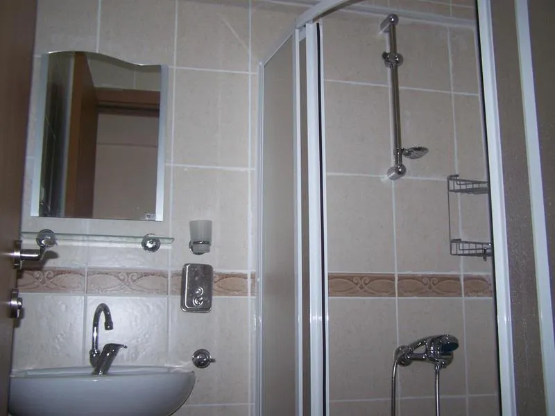 Triple,Şehir Manzaralı