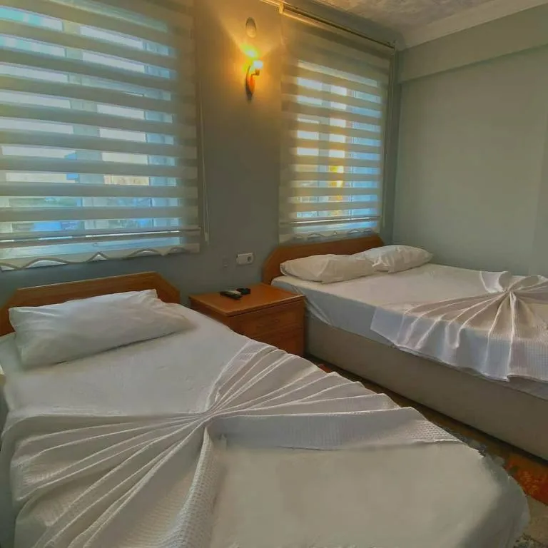 Triple,Şehir Manzaralı