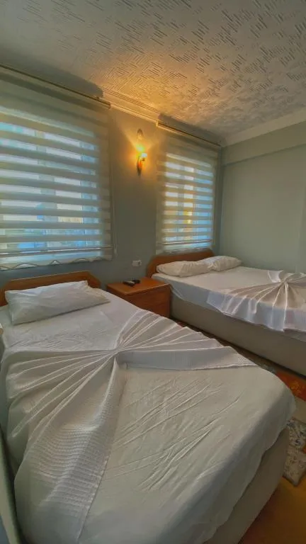 Triple,Şehir Manzaralı