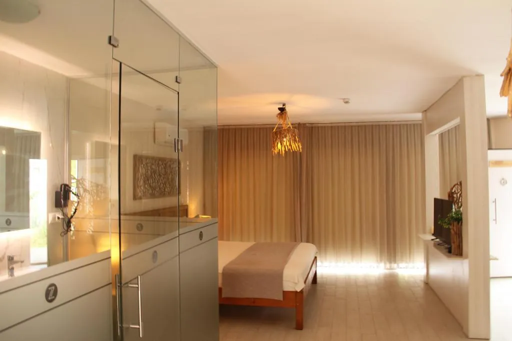 Honeymoon Suit