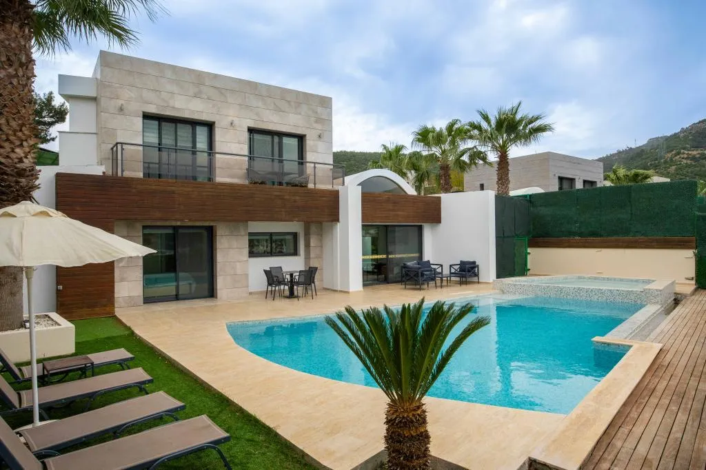 Villa 3+1 Oda-Özel Havuzlu,Özel Havuzlu ve Bahçeli