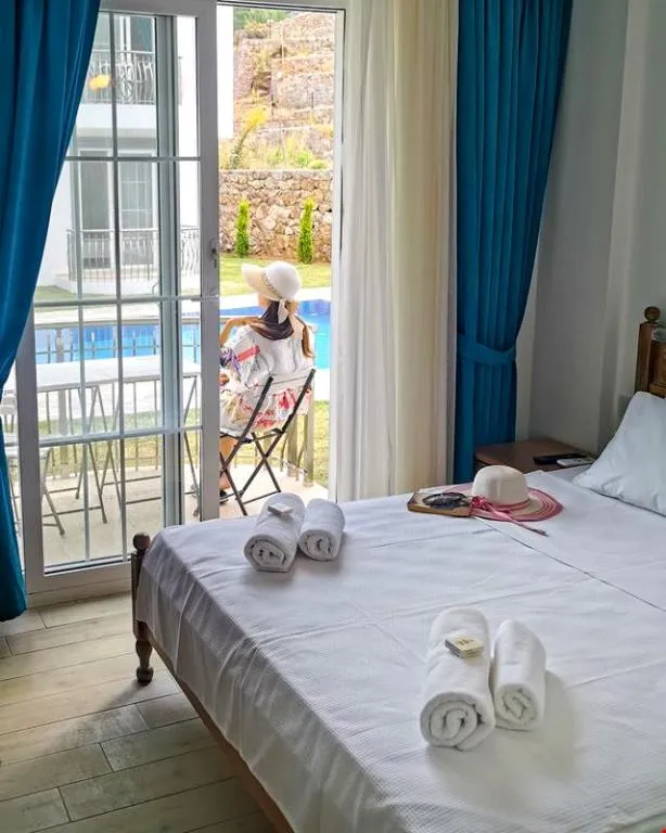 Standart Oda,Havuz Manzaralı,Balkonlu