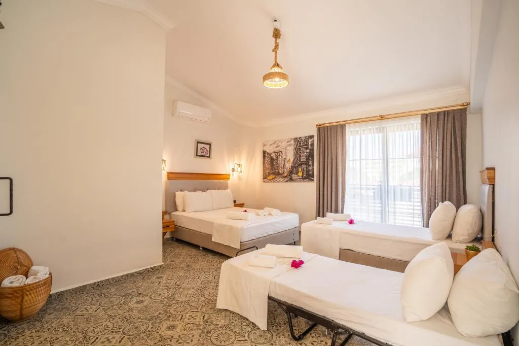 Superior Triple Room,Manzarasız,Balkonlu