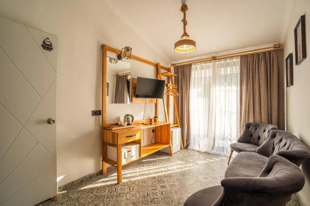Superior Triple Room,Manzarasız,Balkonlu