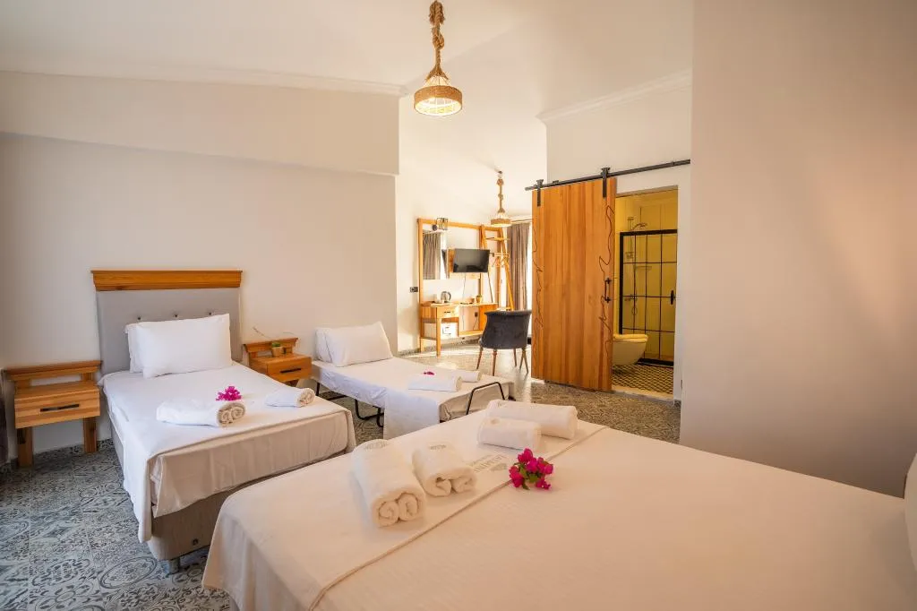 Superior Triple Room,Manzarasız,Balkonlu