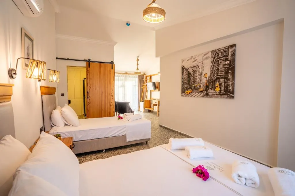 Superior Triple Room,Manzarasız,Balkonlu