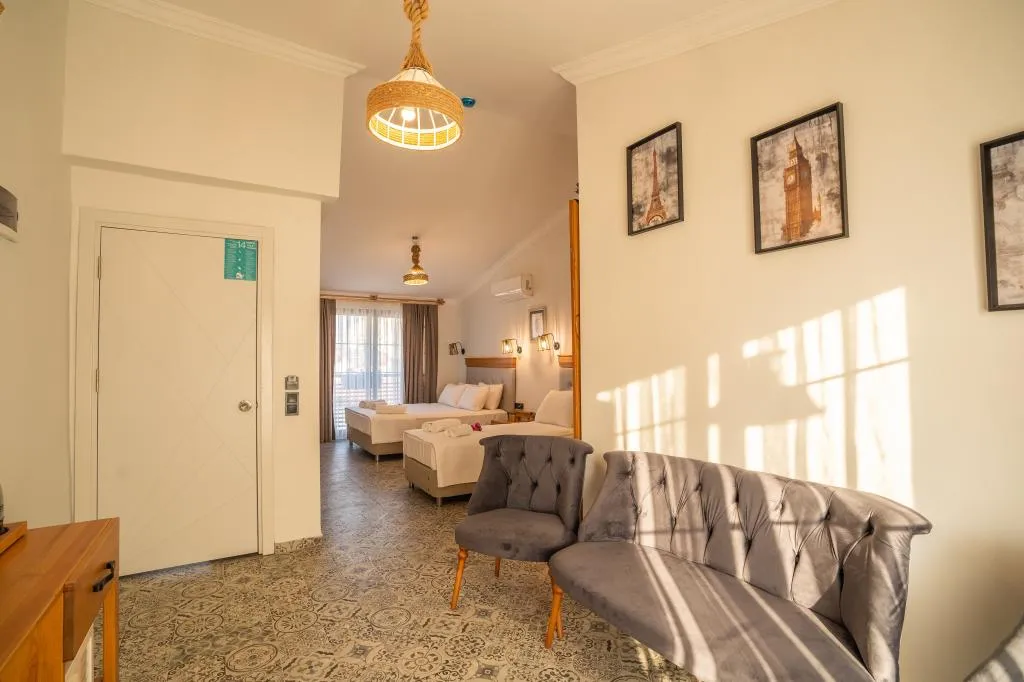 Superior Triple Room,Manzarasız,Balkonlu
