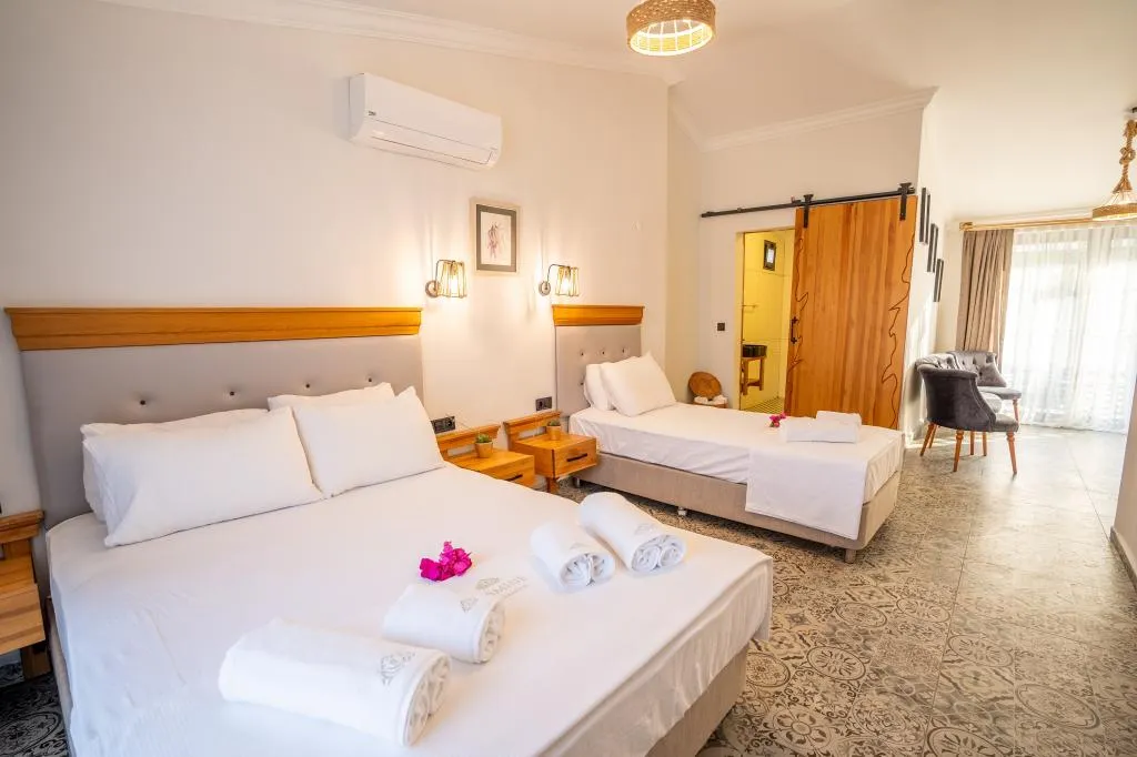 Superior Triple Room,Manzarasız,Balkonlu