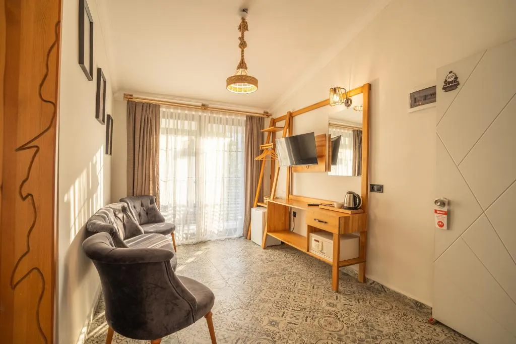 Superior Triple Room,Manzarasız,Balkonlu