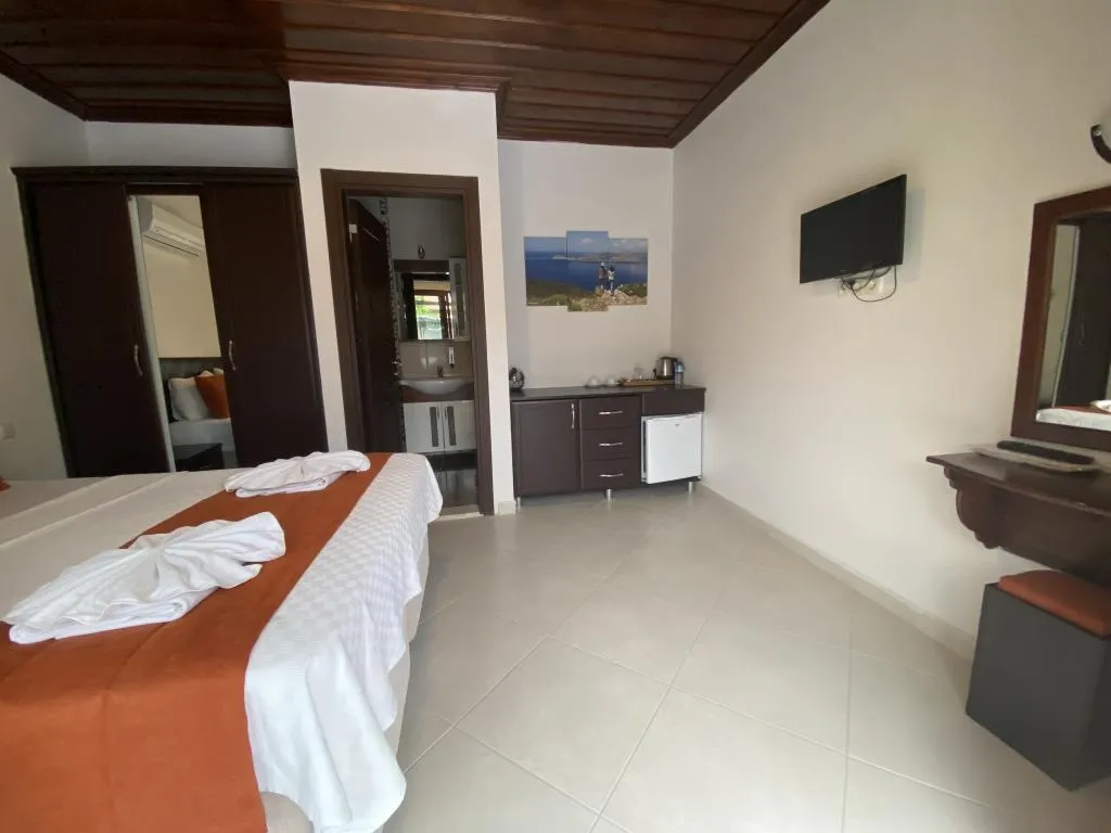 Stone Room,Havuz ve Bahçe Manzaralı,Balkonlu