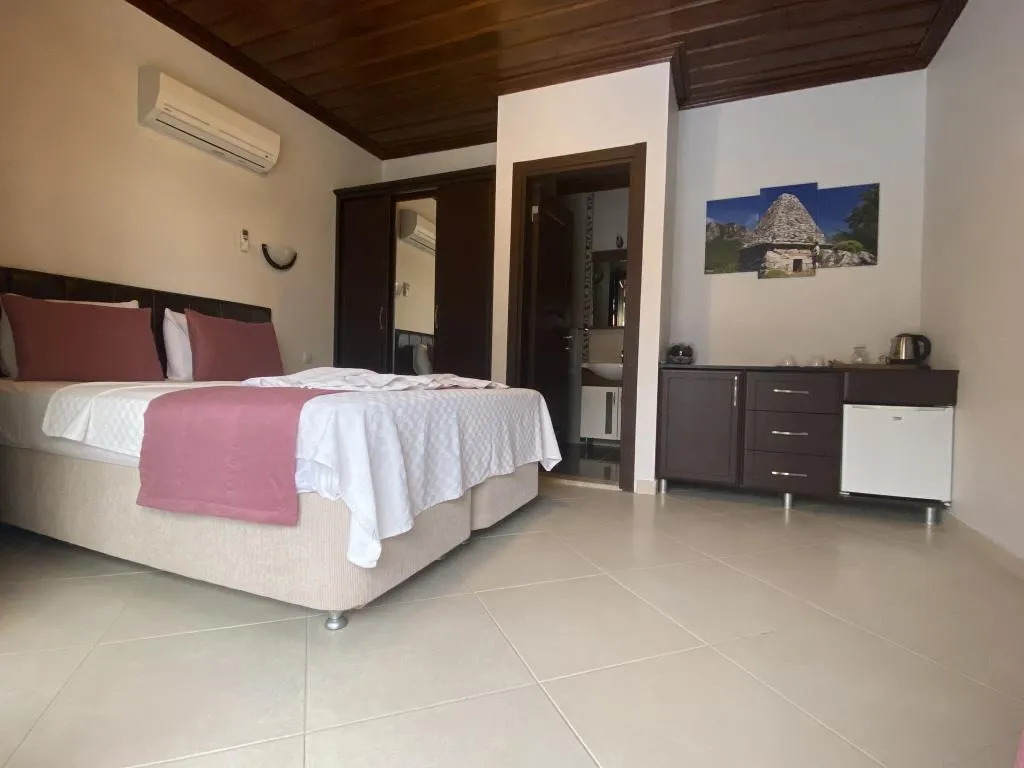 Stone Room,Havuz ve Bahçe Manzaralı,Balkonlu