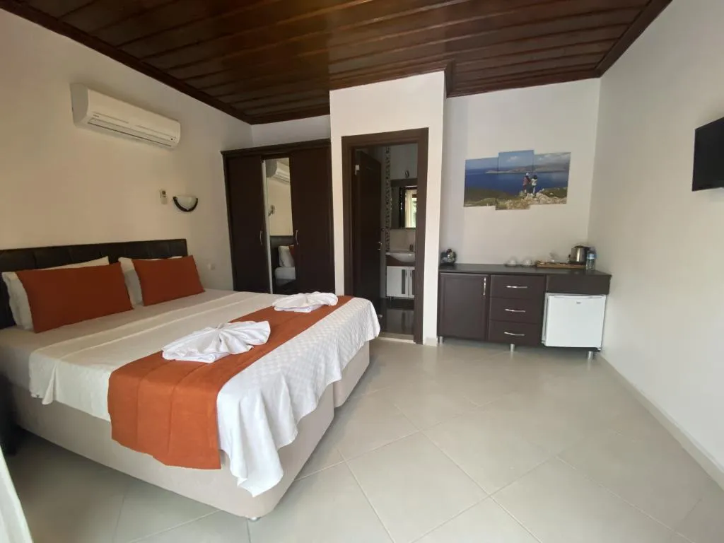 Stone Room,Havuz ve Bahçe Manzaralı,Balkonlu