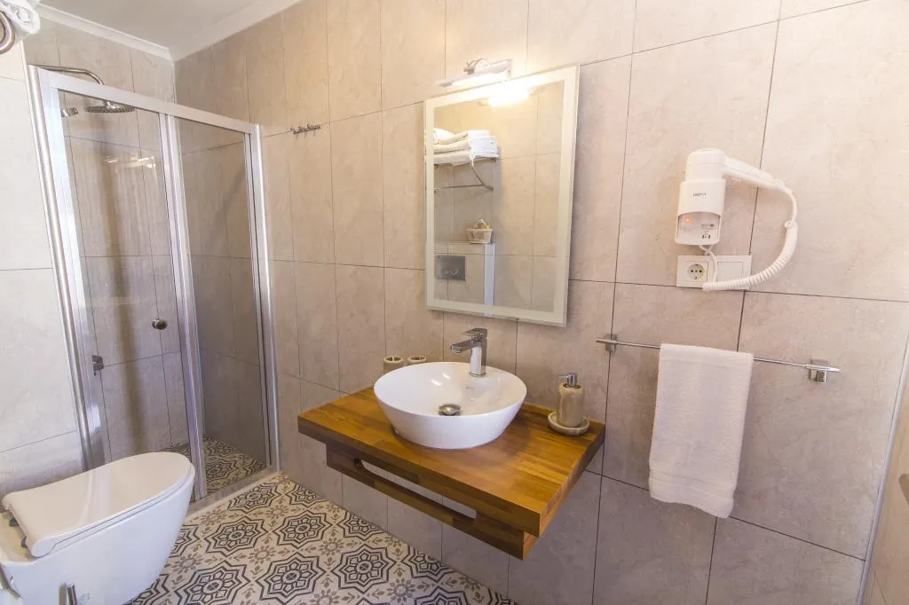 Triple,Şehir Manzaralı