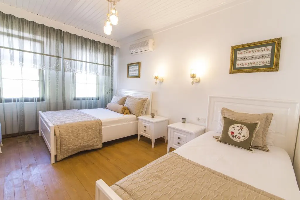 Triple,Şehir Manzaralı